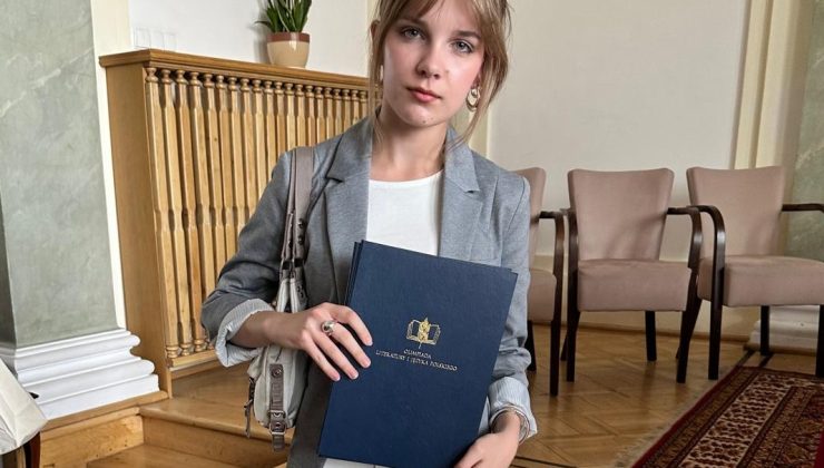 Oliwia Salwa – laureatka LV Olimpiady Literatury i Języka Polskiego.
