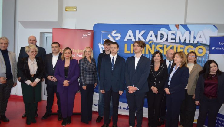 FINALIŚCI  X  OLIMPIADY  STATYSTYCZNEJ