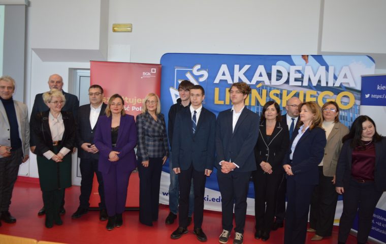 FINALIŚCI  X  OLIMPIADY  STATYSTYCZNEJ