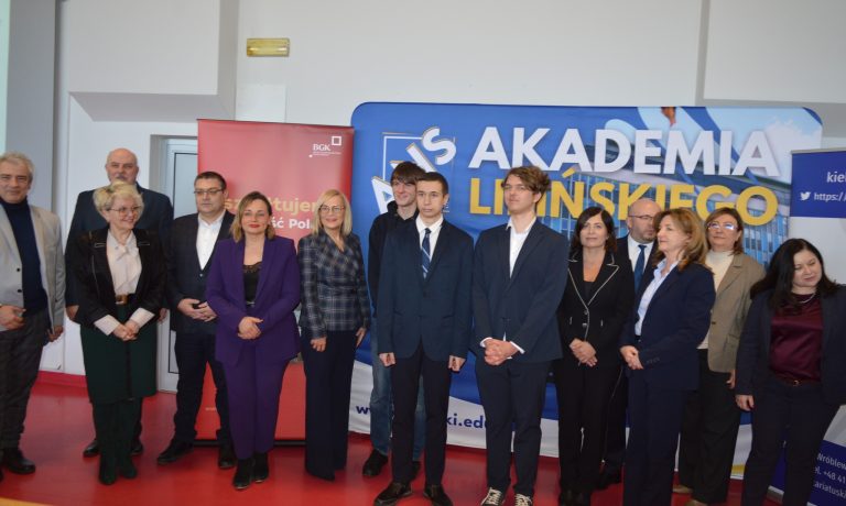 FINALIŚCI  X  OLIMPIADY  STATYSTYCZNEJ